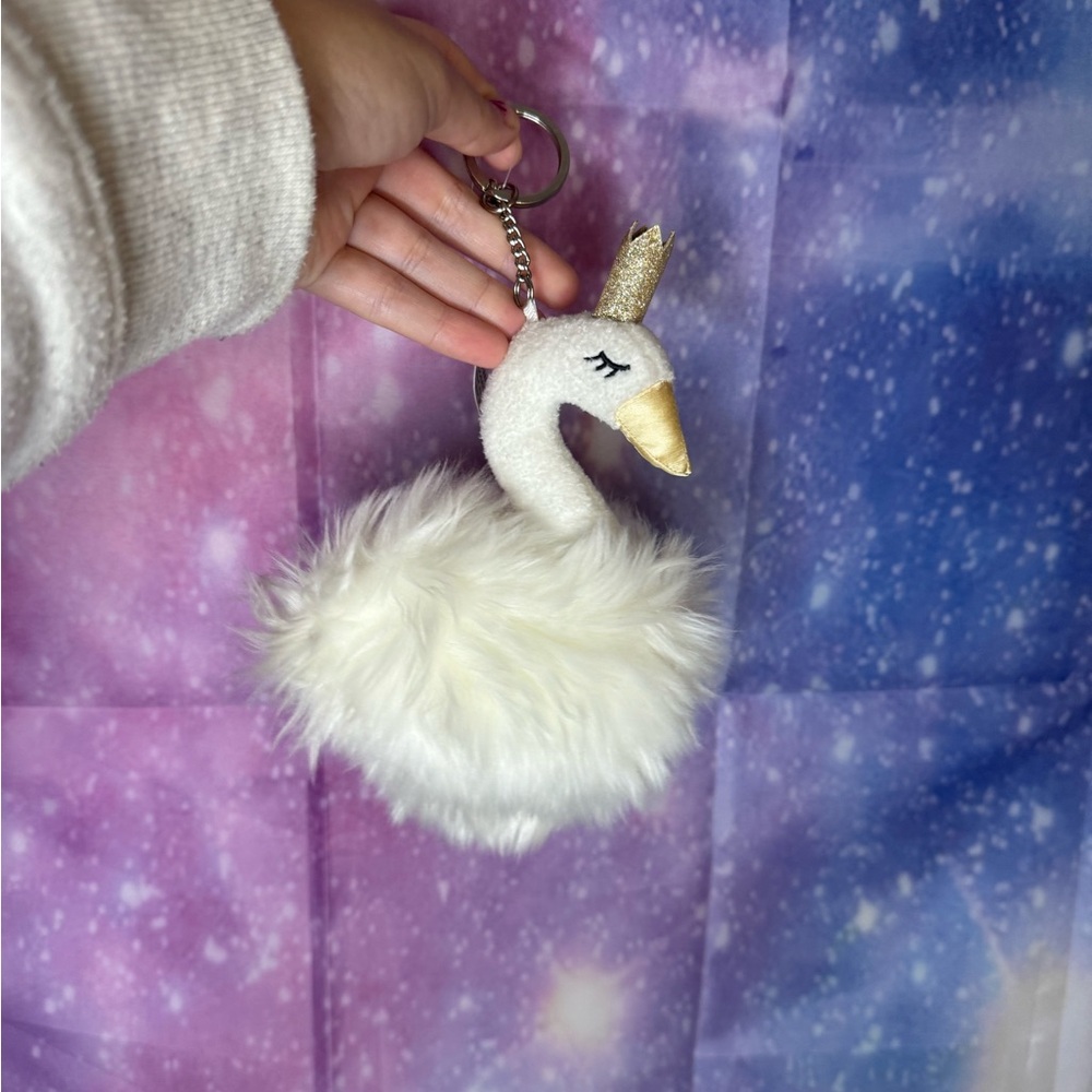 New Gund swan keychain 🛍